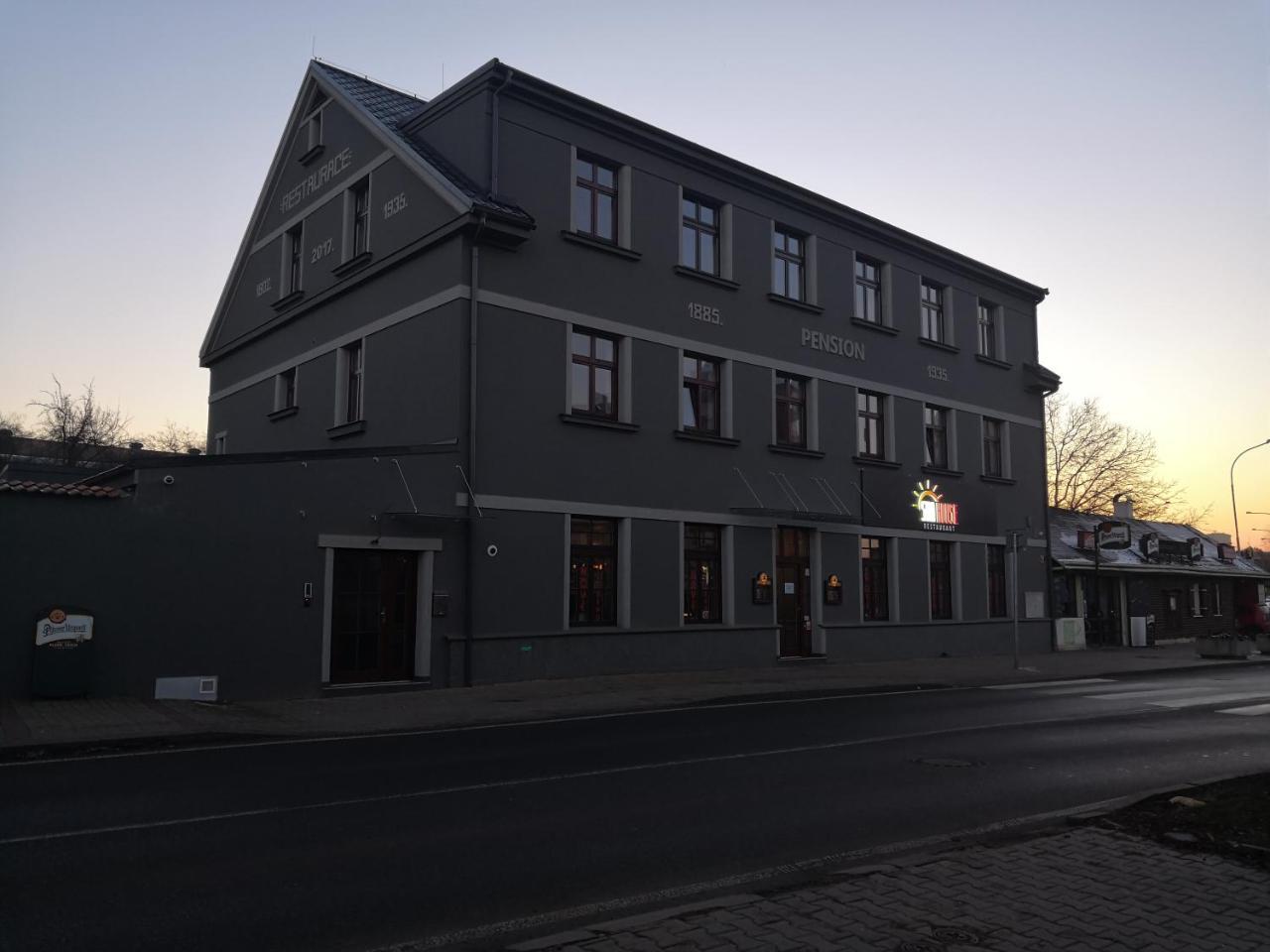 Sun-House Pension&Restaurant -Parkingfree- Praga Zewnętrze zdjęcie